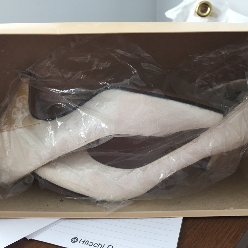 Lace dress shoes  - Wear as white or Dyeable to match your dress - Picture 5 of 5
